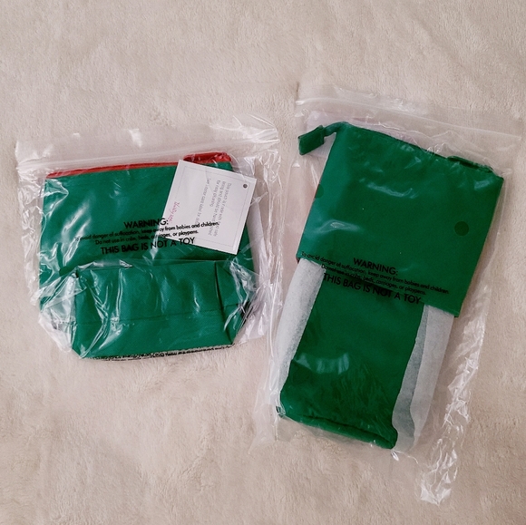 👀50% OFF - NWT‼️31 brand Pair of Christmas Themed Pouches - Picture 8 of 8